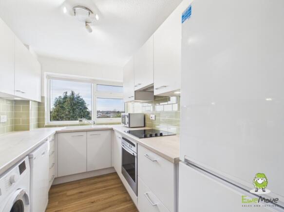 EweMove Estate Agents Basingstoke - Sylvia Close -