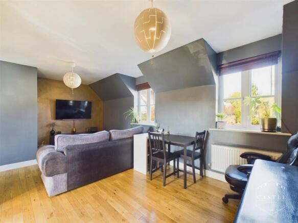 LOUNGE/DINING ROOM
