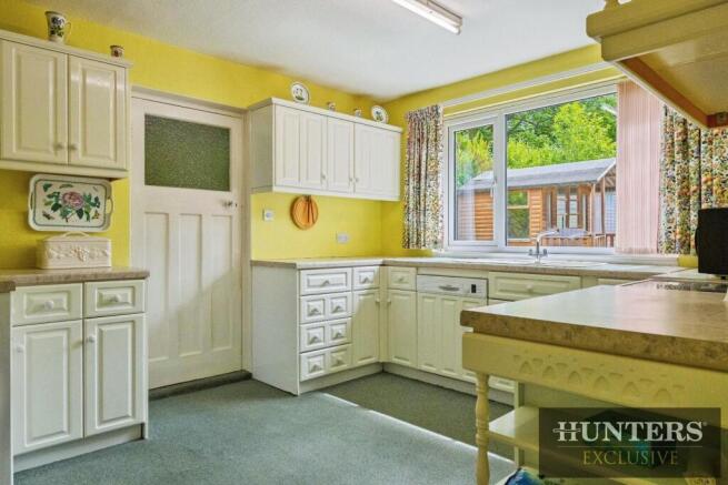 4 bed Detached for sale Image 10