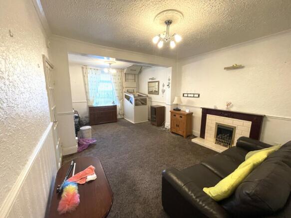 Living room 1.JPG
