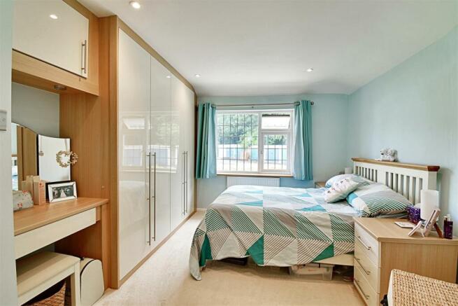 Bedroom 1_1.jpg