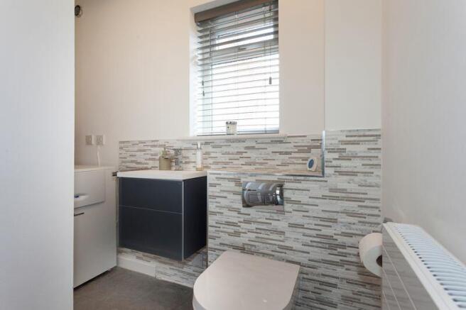 GUEST CLOAKROOM