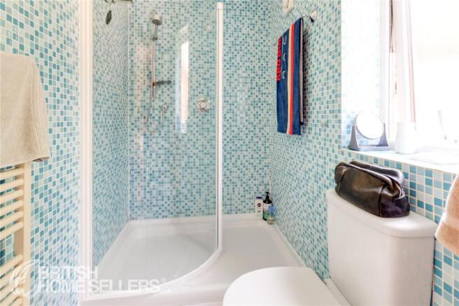 5 bed Bungalow for sale Image 10