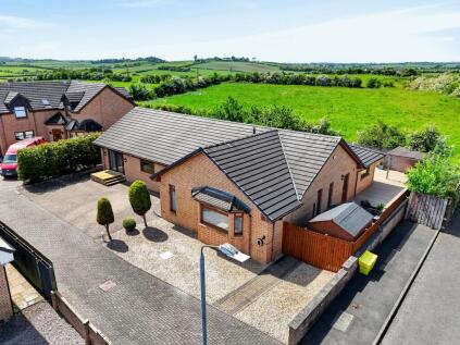 3 Fisher Court, Knockentiber, KA2 0DS