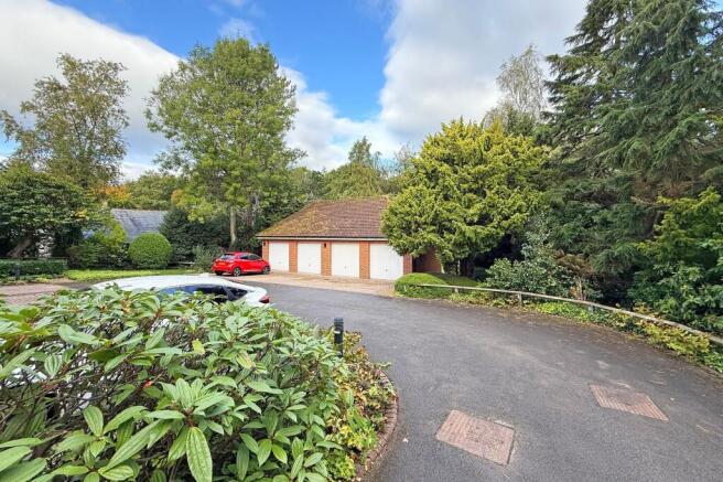 3 bed Flat for sale Image 10
