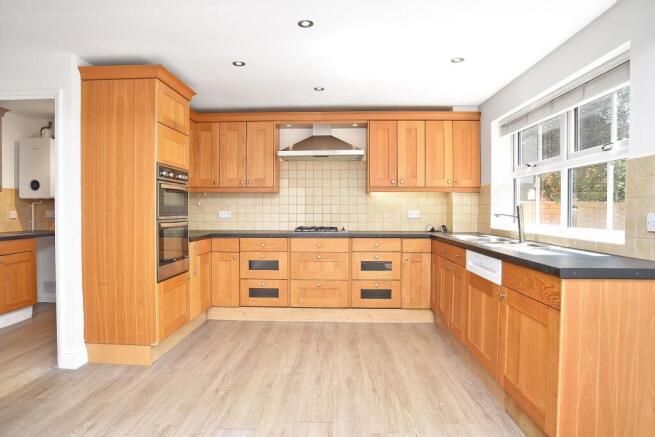 4 bed Detached for sale Image 5