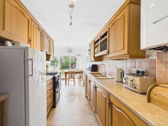3 bed Semi-Detached for sale Image 4