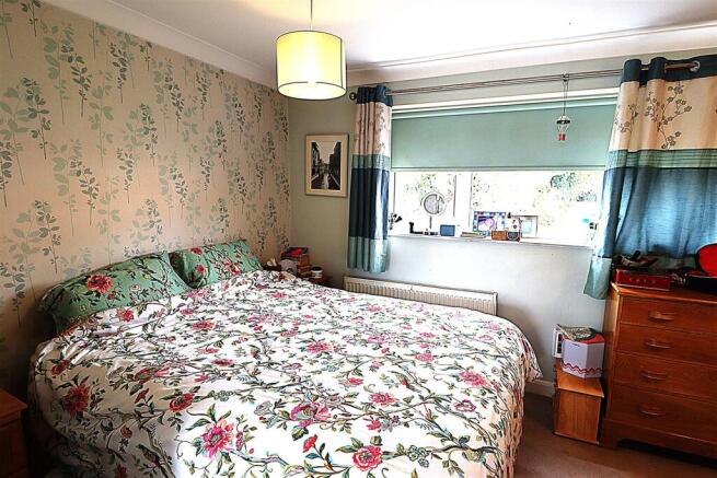 Bed1-2 e.JPG