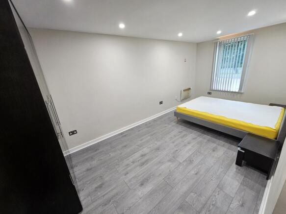 3 bed Ground Flat to rent Image 4
