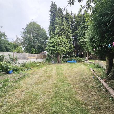5 bed House for sale Image 11