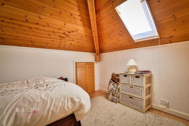 Loft room 2.jpg