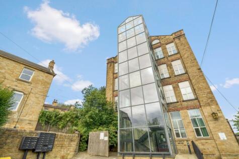 19 Fearnley Mill Drive, Huddersfield, West Yorkshire, HD5 0RD