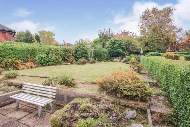 ENCLOSED REAR GARDEN