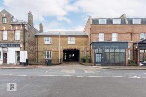 17, 45 Fontaine Court, High Street, London N14 6LW