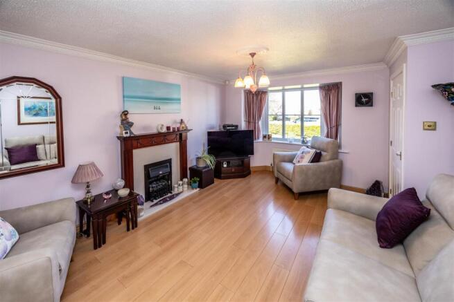 4 bed Detached for sale Image 6