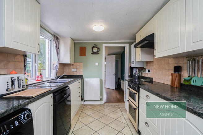 3 bed Semi-Detached for sale Image 8