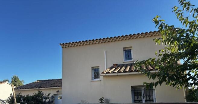 maison vue merindol yan spehner jason smith realty