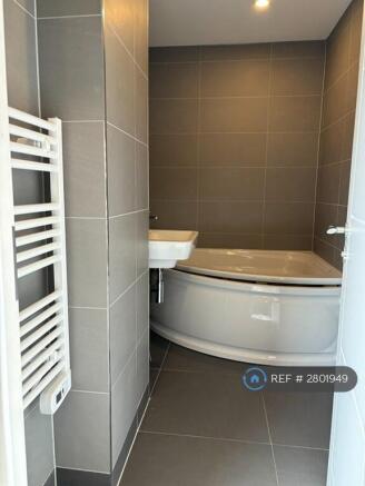 3 bed Flat to rent Image 9
