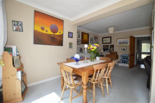 LOUNGE DINING ROOM