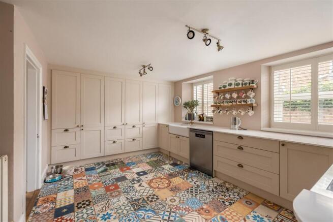 4 bed Semi-Detached for sale Image 6