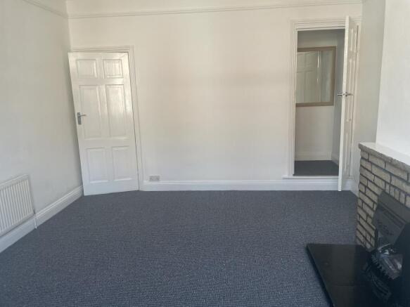 2 bed Terraced to rent Image 5