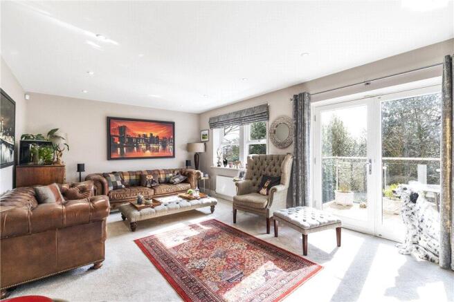 5 bed Detached for sale Image 5
