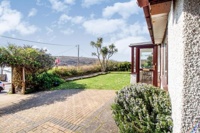 Front Parking/Garden