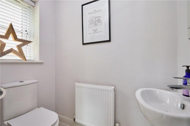 5 bed Detached for sale Image 8