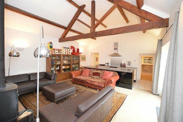 open plan living room & kitchen
