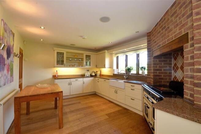 Kitchen/ Breakfast Area