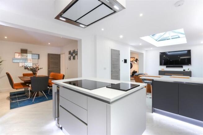 Kitchen3.jpg