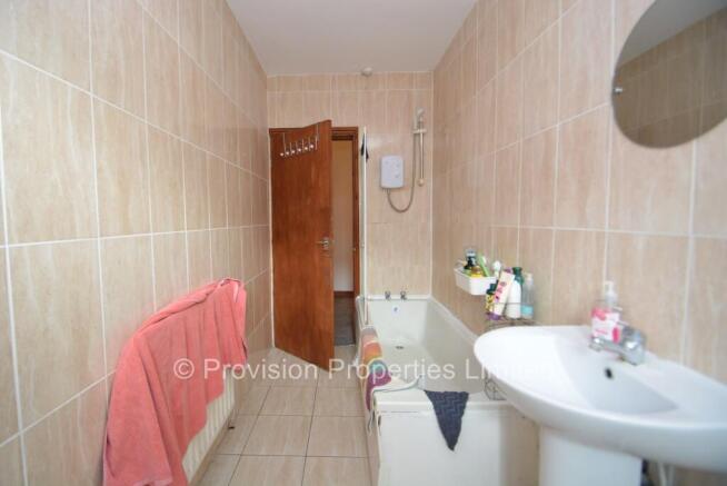 4 bed Terraced to rent Image 6
