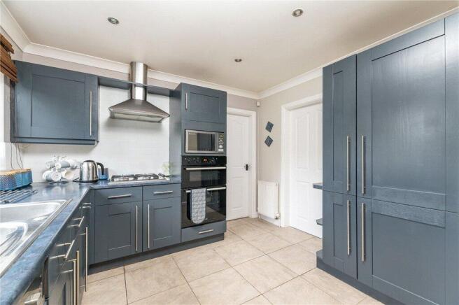 5 bed Detached for sale Image 10
