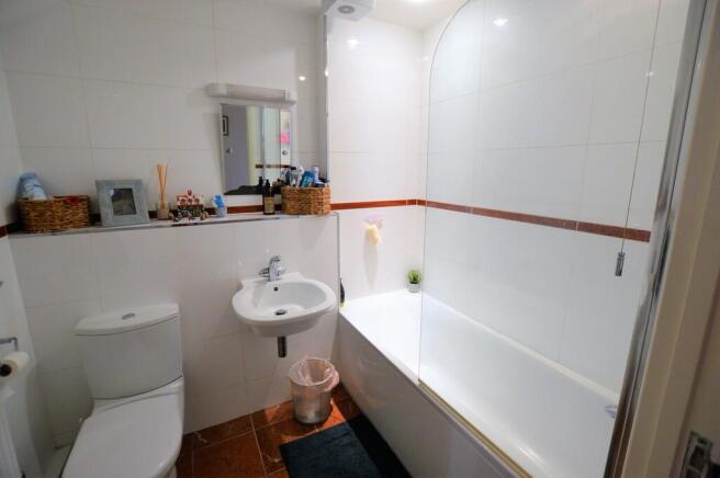 2 bed Apartment to rent Image 9