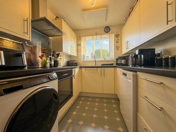 2 bed Semi-Detached Bungalow for sale Image 5