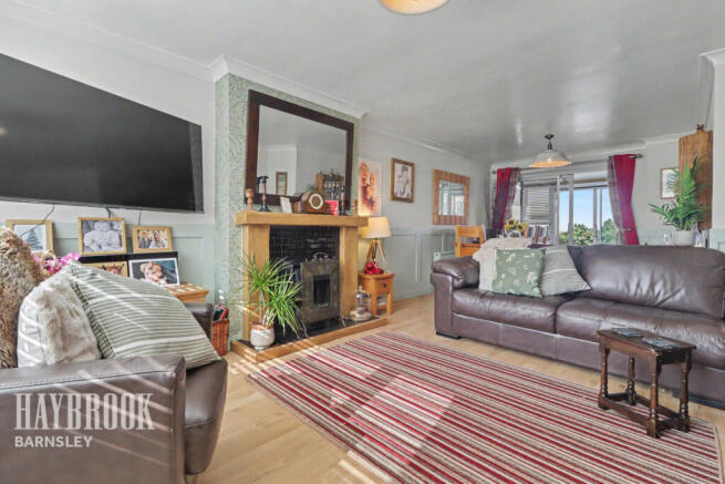 4 bed Detached for sale Image 10