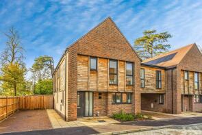 1, Hanlye Lane, Haywards Heath RH17 5HN