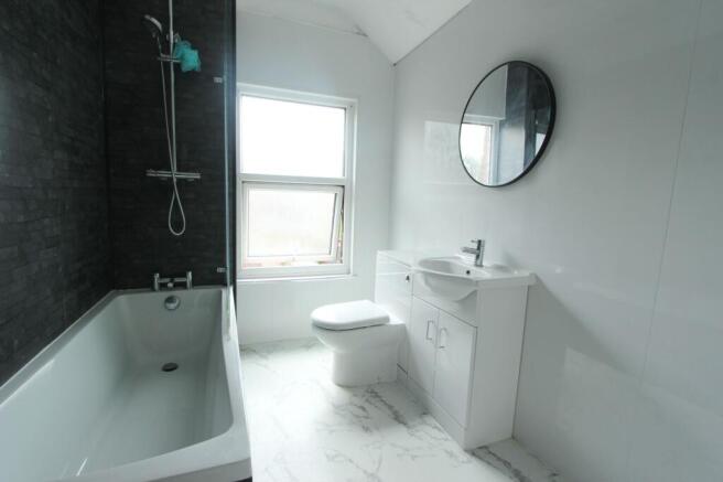 2 bed Terraced to rent Image 11