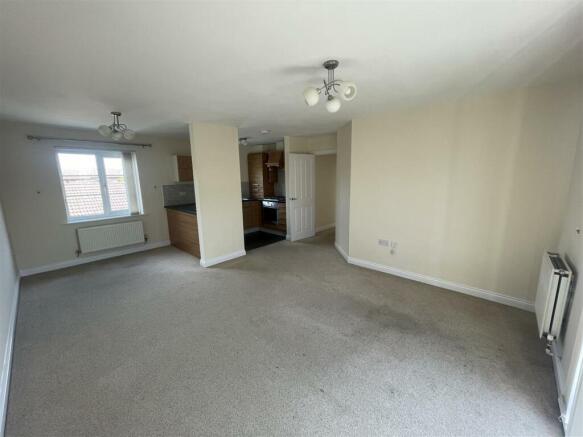 Lounge/Dining Area