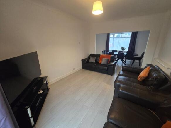 1 bed House Share to rent Image 6