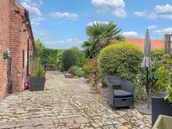 Delightful Private Courtyard 227