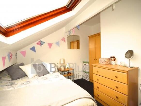 4 bed Terraced to rent Image 8
