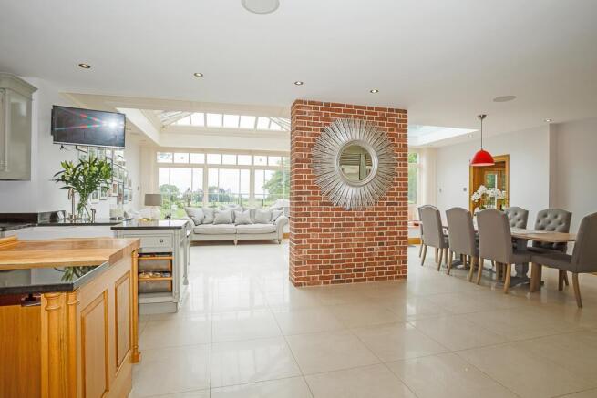 8293214-interior14.jpg
