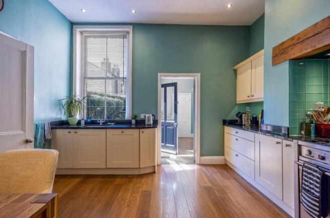 5 bed Town House for sale Image 10