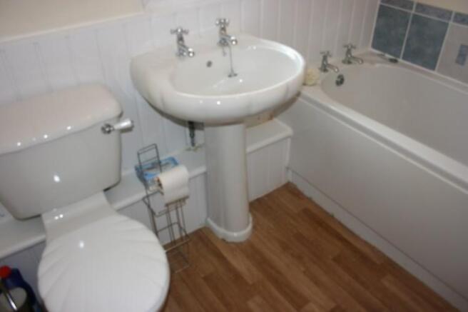 5 WOODHALL PL