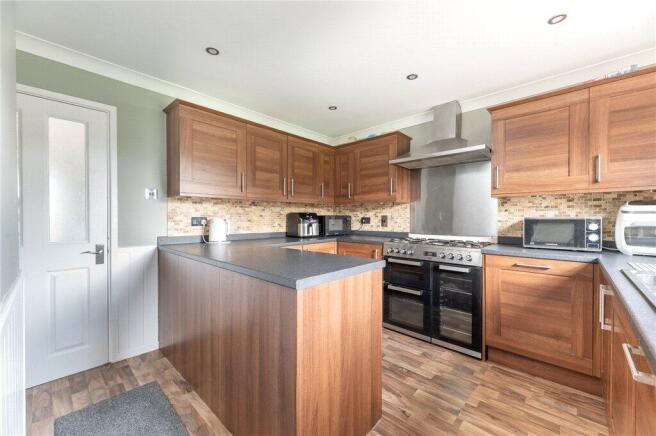 4 bed Detached for sale Image 6