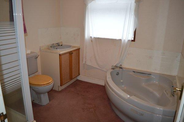 ground floor bathroo