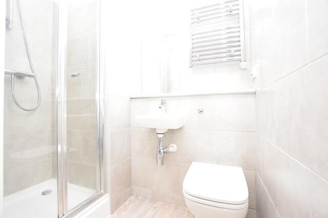 2 bed Apartment to rent Image 5
