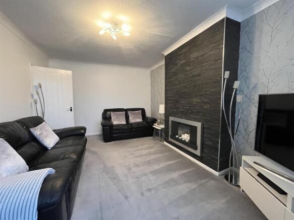 2 bed Semi-Detached Bungalow for sale Image 5