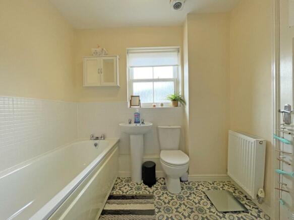 Carrolls Way 51 - Bathroom...jpg